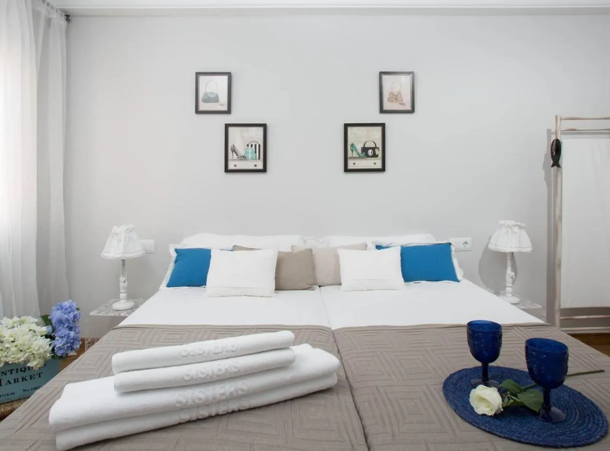 Two Sisters Apartments Barcelona 0*,